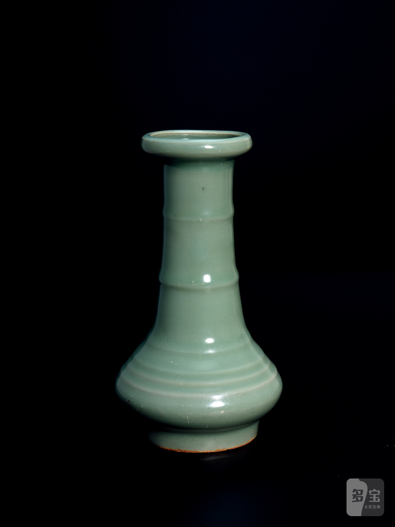 龙泉弦纹盘口瓶